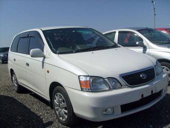 2002 Toyota Gaia Pics