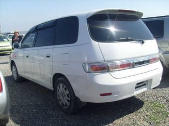 2002 Toyota Gaia Pictures