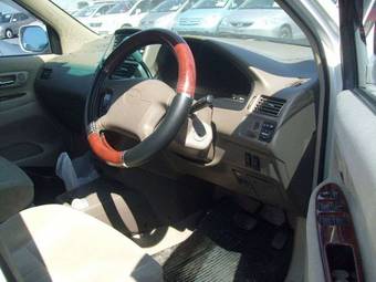 2002 Toyota Gaia Photos