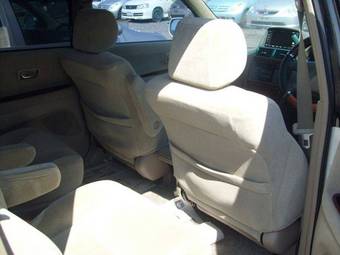 2002 Toyota Gaia Pictures