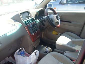 2002 Toyota Gaia Photos