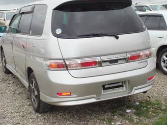 2002 Toyota Gaia Pictures