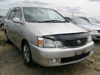 2002 Toyota Gaia Photos