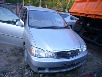 2002 Toyota Gaia Photos