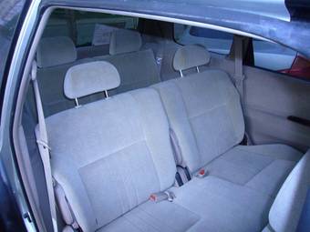 2002 Toyota Gaia Pictures