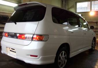 2002 Toyota Gaia Pictures