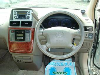 2002 Toyota Gaia Pictures