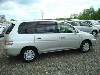 2002 Toyota Gaia Pictures