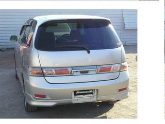 2002 Toyota Gaia Pictures