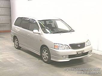 2002 Toyota Gaia Pictures