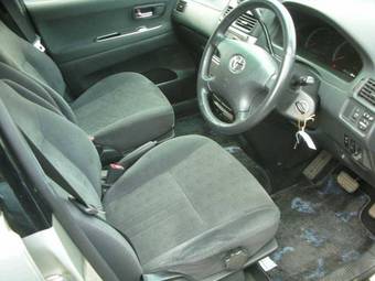 2002 Toyota Gaia Photos