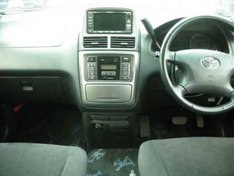 2002 Toyota Gaia Photos