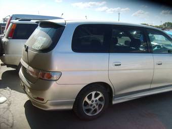 2002 Toyota Gaia Pictures