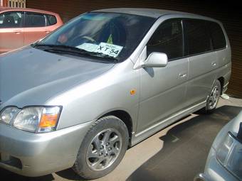 2002 Toyota Gaia Photos