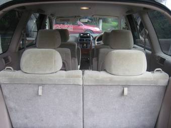 2002 Toyota Gaia Photos