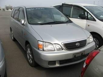 2002 Toyota Gaia Photos