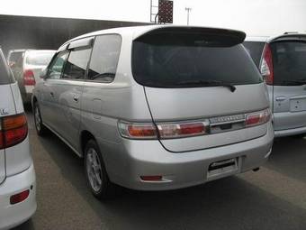 2002 Toyota Gaia Pictures