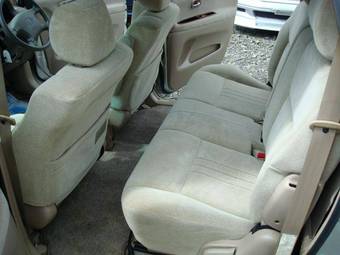 2002 Toyota Gaia Photos