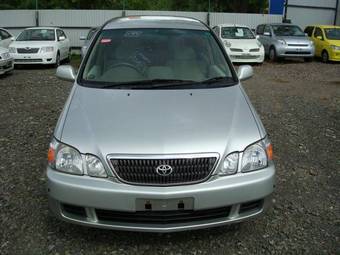 2002 Toyota Gaia Pictures