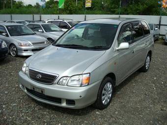 2002 Toyota Gaia Photos