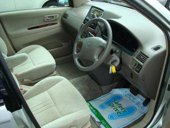 2002 Toyota Gaia Pics