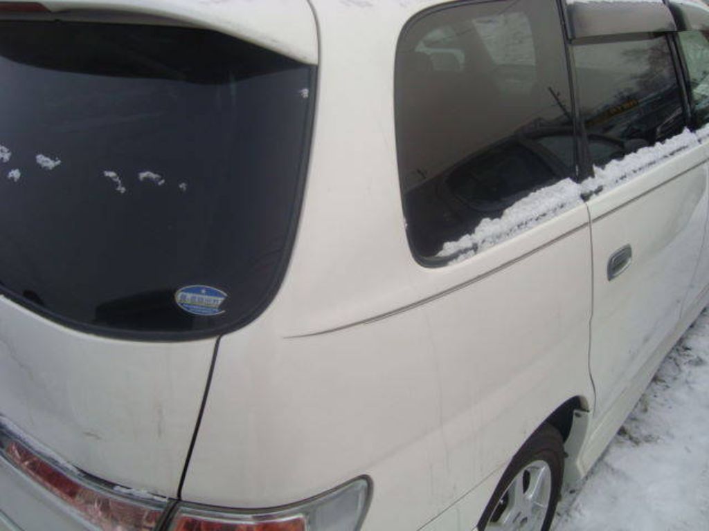 2003 Toyota Gaia