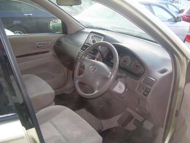 2003 Toyota Gaia