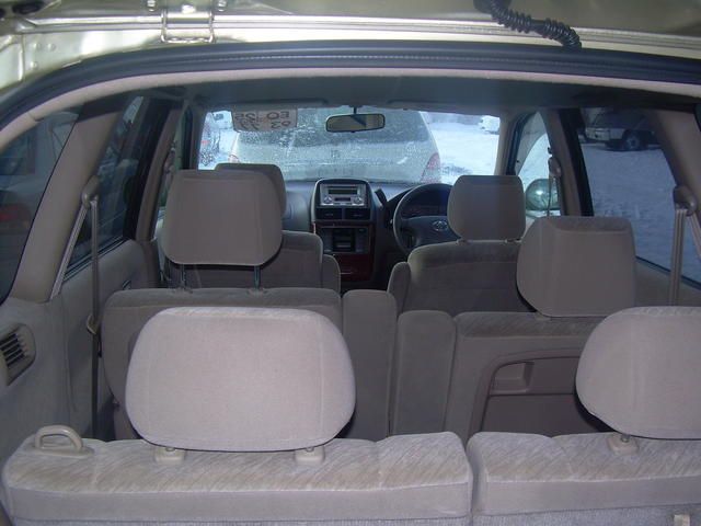 2003 Toyota Gaia