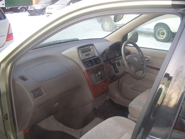 2003 Toyota Gaia