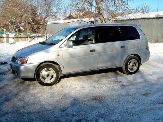 2003 Toyota Gaia