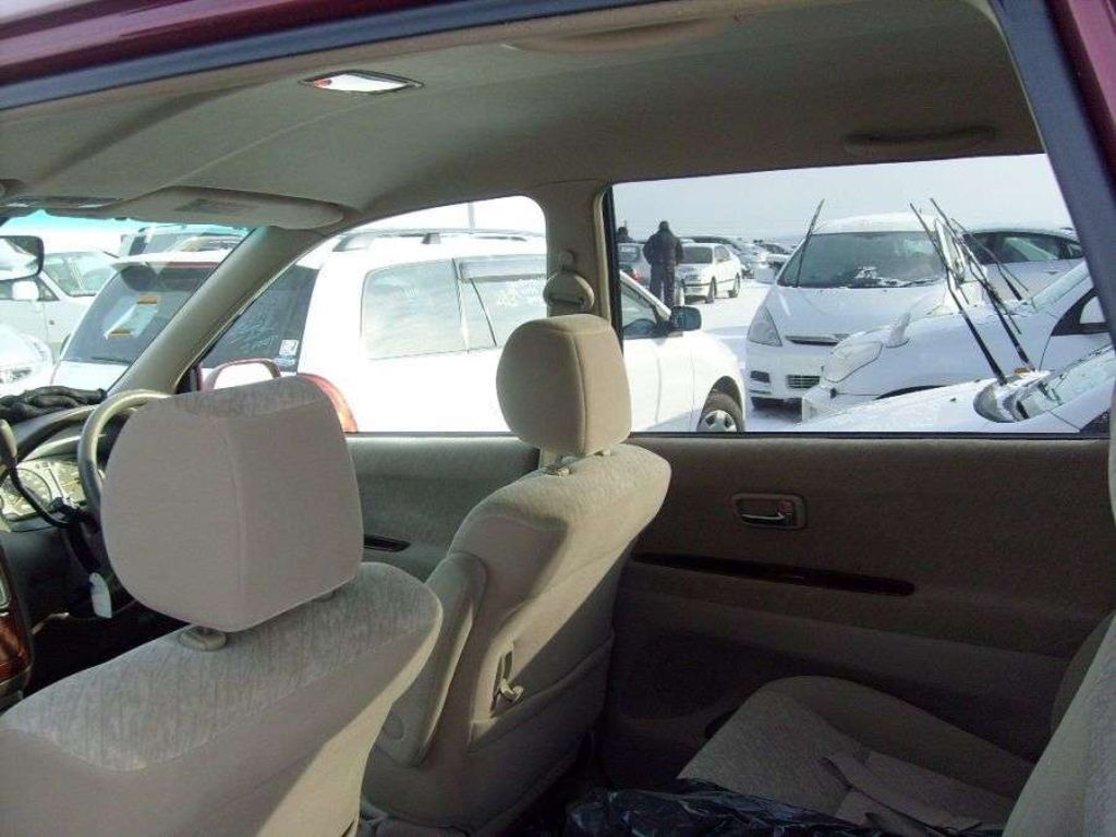 2003 Toyota Gaia