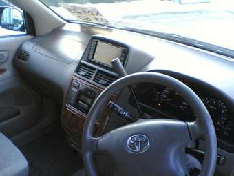 2003 Toyota Gaia Images