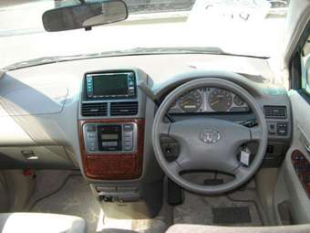 2003 Toyota Gaia Pics