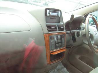 2003 Toyota Gaia Pictures