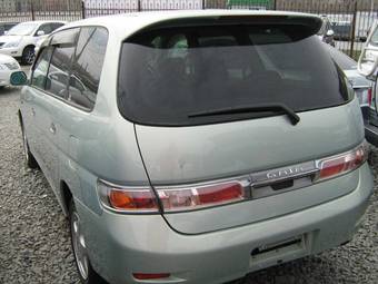 2003 Toyota Gaia Pictures