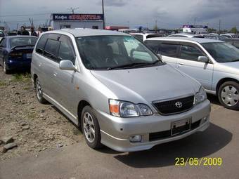 2003 Toyota Gaia Photos