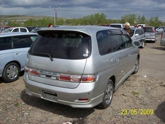 2003 Toyota Gaia Photos