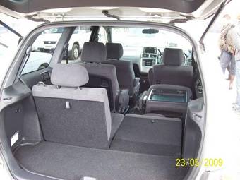 2003 Toyota Gaia Photos