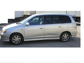 2003 Toyota Gaia Photos