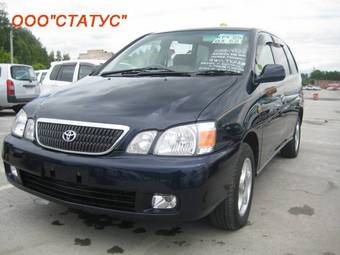 2003 Toyota Gaia Photos