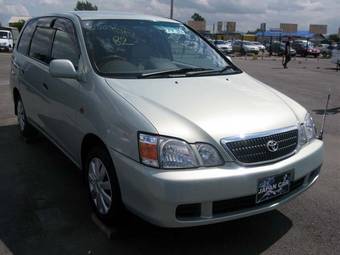 2003 Toyota Gaia Photos