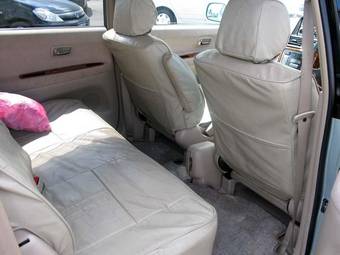 2003 Toyota Gaia Photos