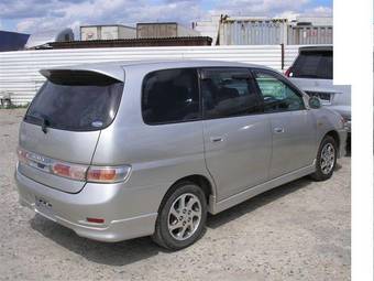 2003 Toyota Gaia Pictures