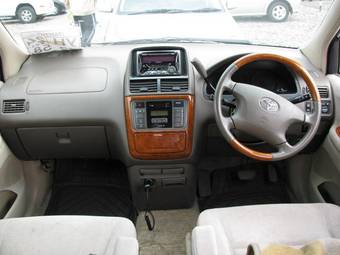 2003 Toyota Gaia Pictures