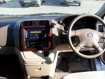 1999 Toyota Grand Hiace Images