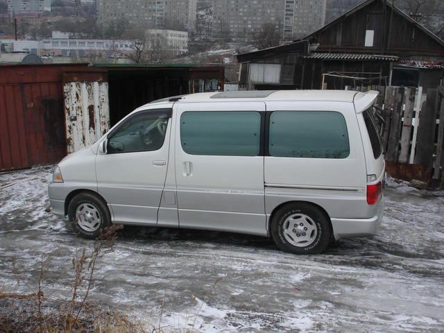 2000 Toyota Grand Hiace