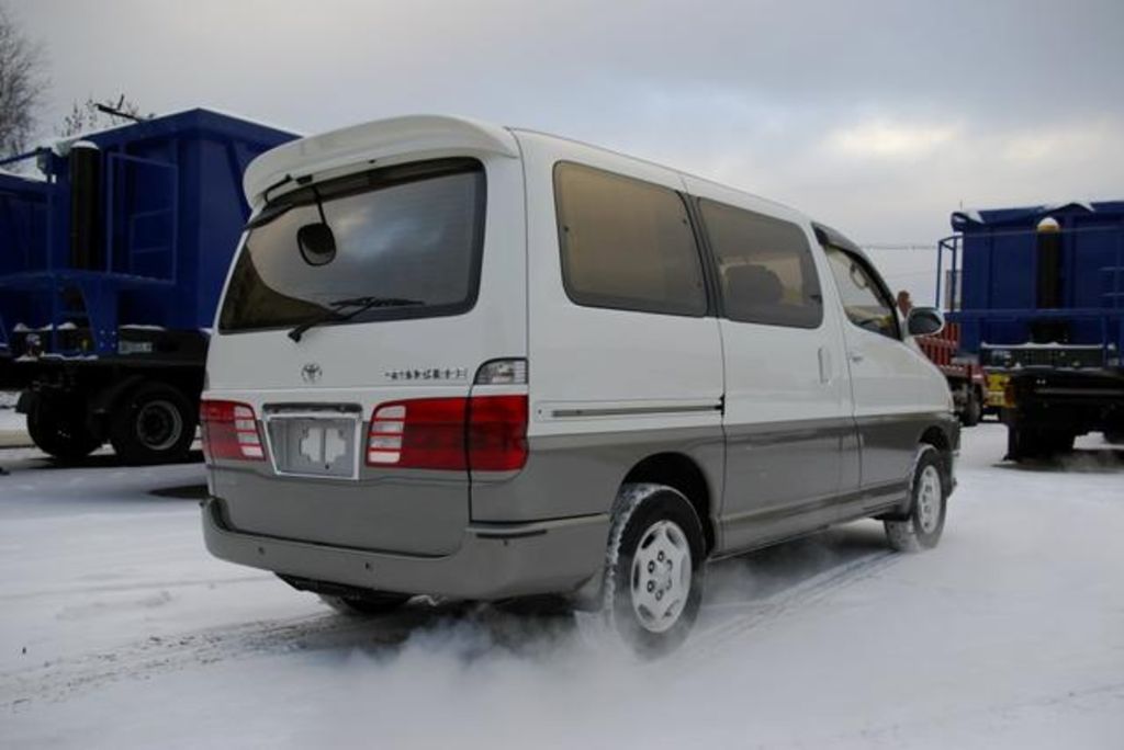 2000 Toyota Grand Hiace