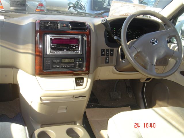 2000 Toyota Grand Hiace Images