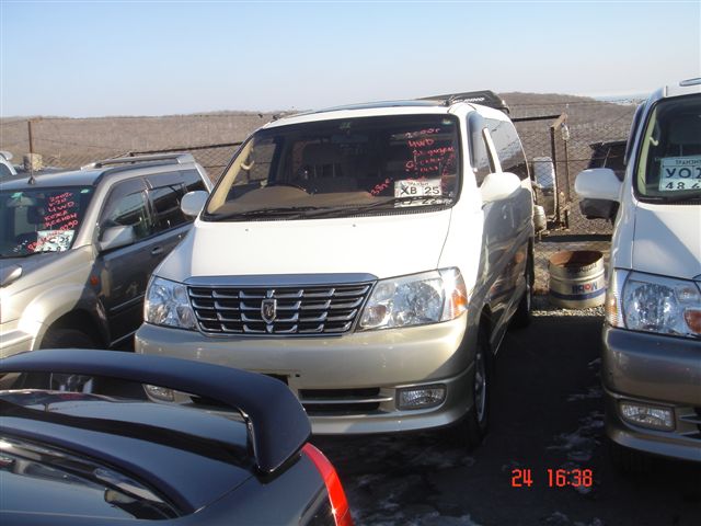 2000 Toyota Grand Hiace Pics