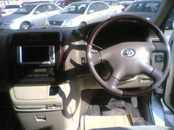 2000 Toyota Grand Hiace Pictures